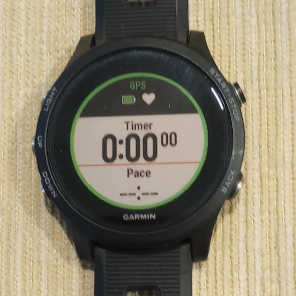 Garmin Forerunner 935 GPS Running/Triathalon Sports Watch & charging cord